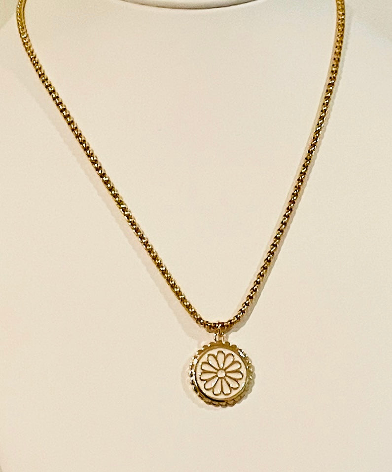 Daisy Necklace